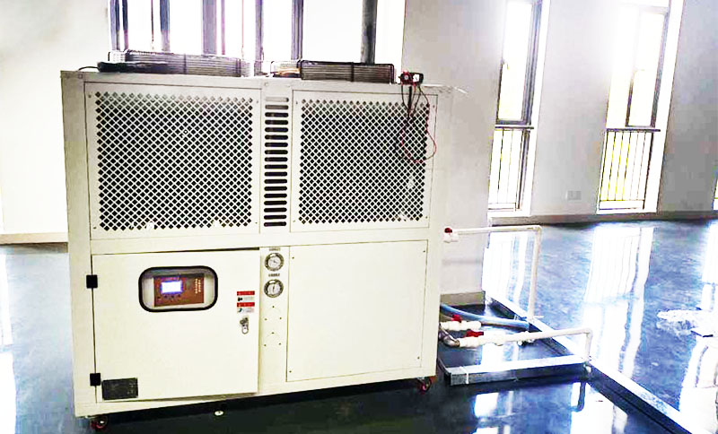 模具、吹塑、行業(yè)冷卻用箱體式冷水機(jī)